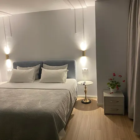 1 Apartment *